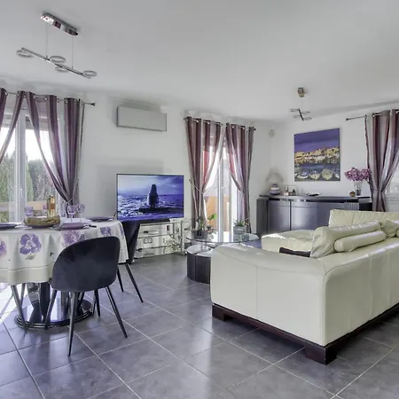 La Maison Chateau By Interhome בית נופש